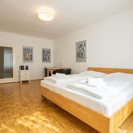 Central Living - Stephansdom Apartments Wina Bagian luar foto