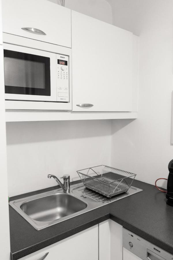 Central Living - Stephansdom Apartments Wina Bagian luar foto