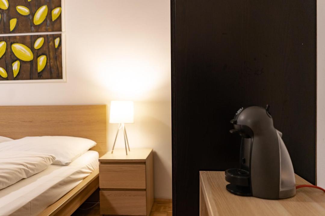 Central Living - Stephansdom Apartments Wina Bagian luar foto