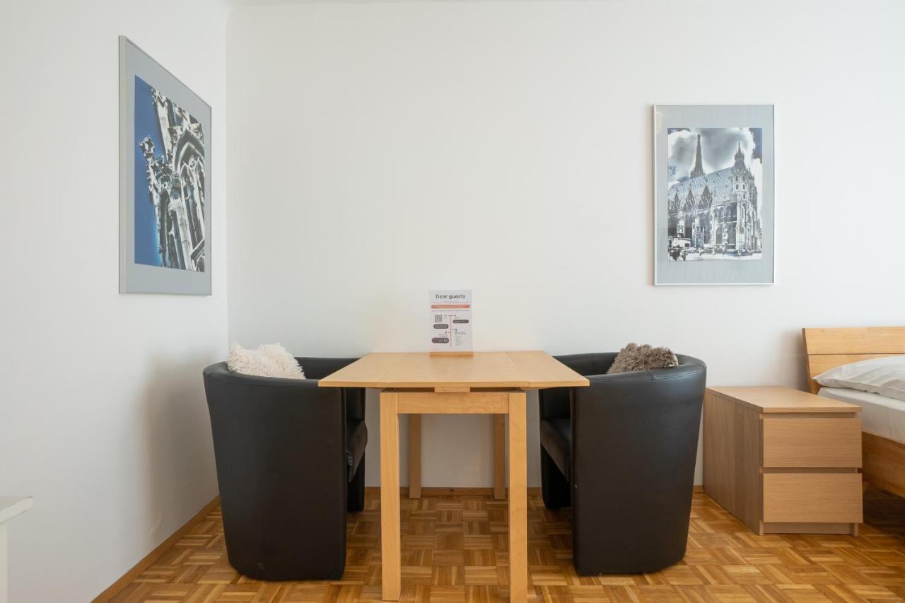 Central Living - Stephansdom Apartments Wina Bagian luar foto