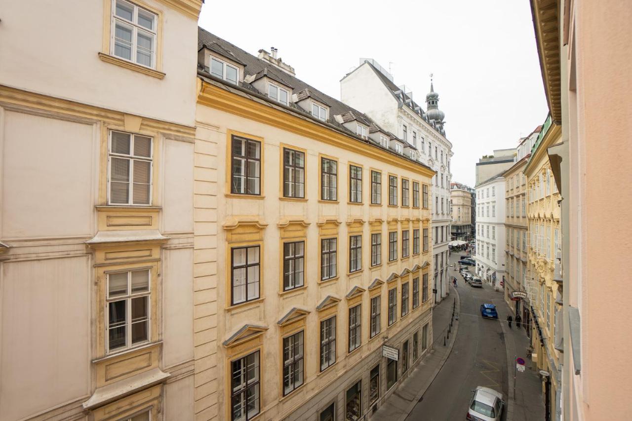 Central Living - Stephansdom Apartments Wina Bagian luar foto