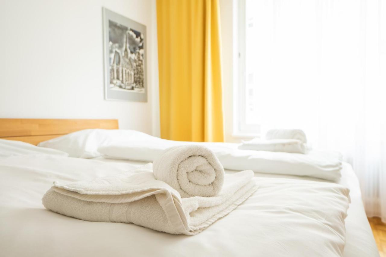 Central Living - Stephansdom Apartments Wina Bagian luar foto