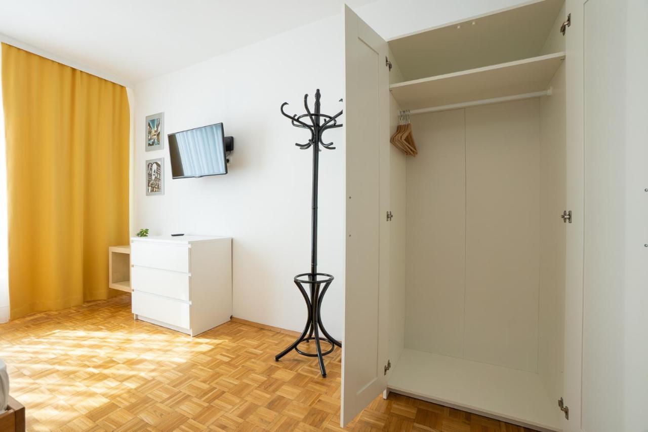 Central Living - Stephansdom Apartments Wina Bagian luar foto