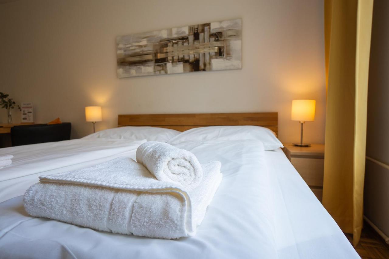 Central Living - Stephansdom Apartments Wina Bagian luar foto