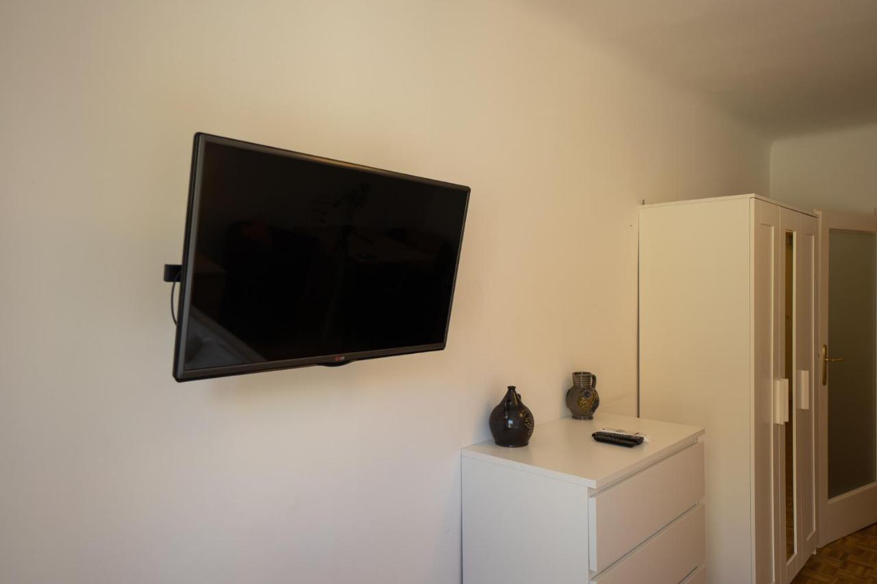 Central Living - Stephansdom Apartments Wina Bagian luar foto